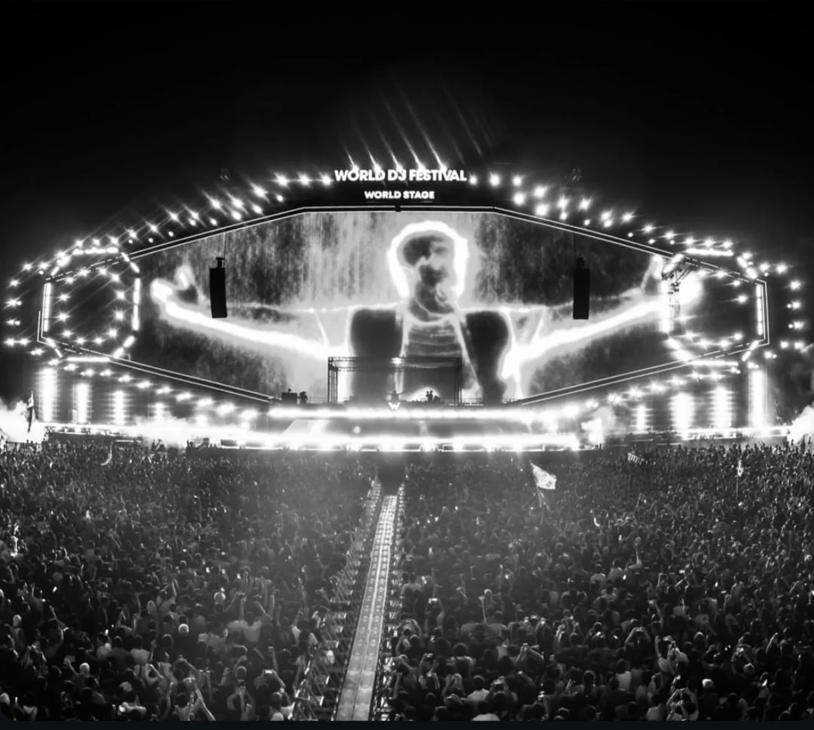 Alesso wide live visual composition